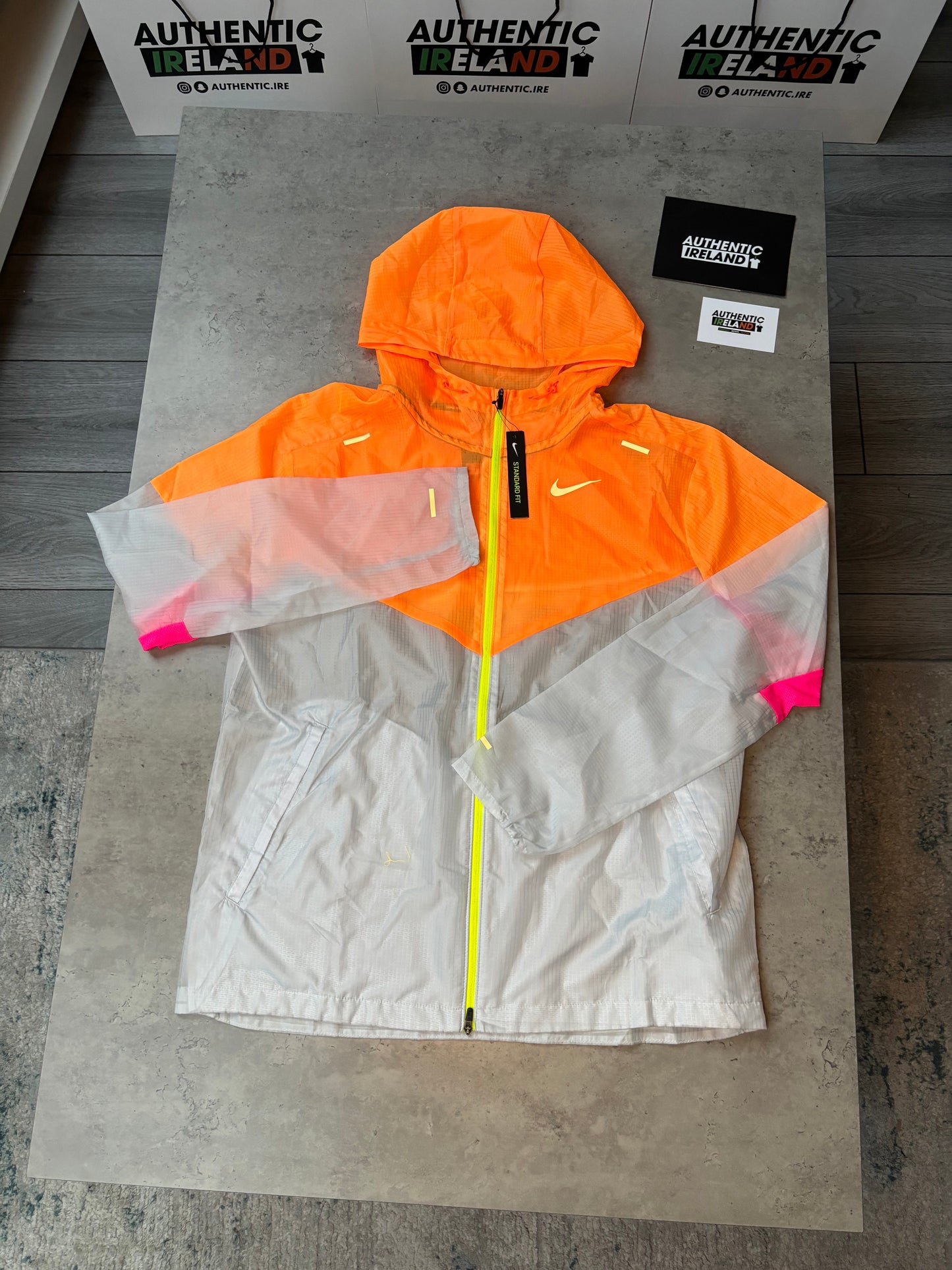 NIKE UV WINDRUNNER JACKET - ORANGE/WHITE