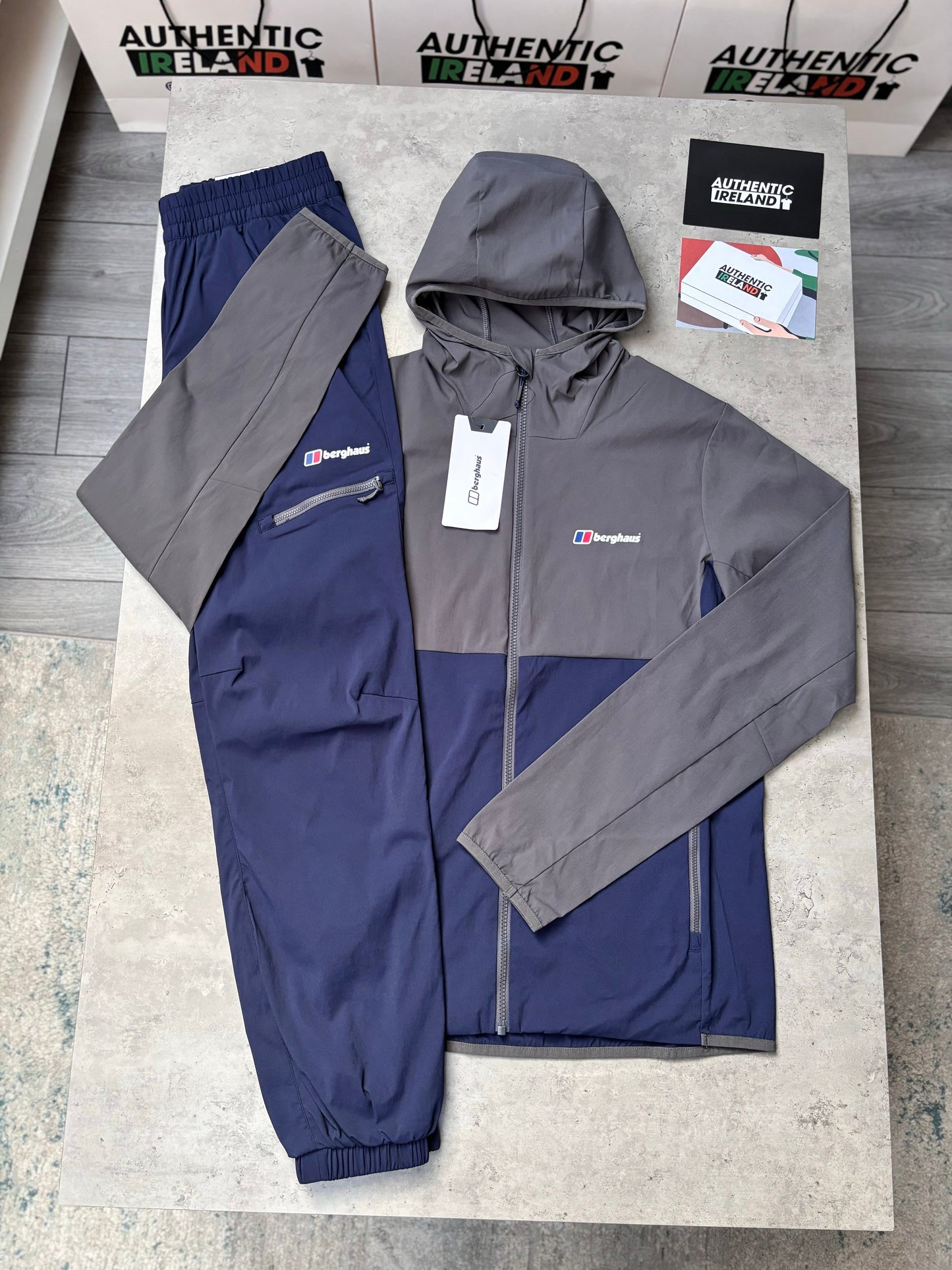 BERGHAUS TWO-TONE WOVEN TRACKSUIT - NAVY