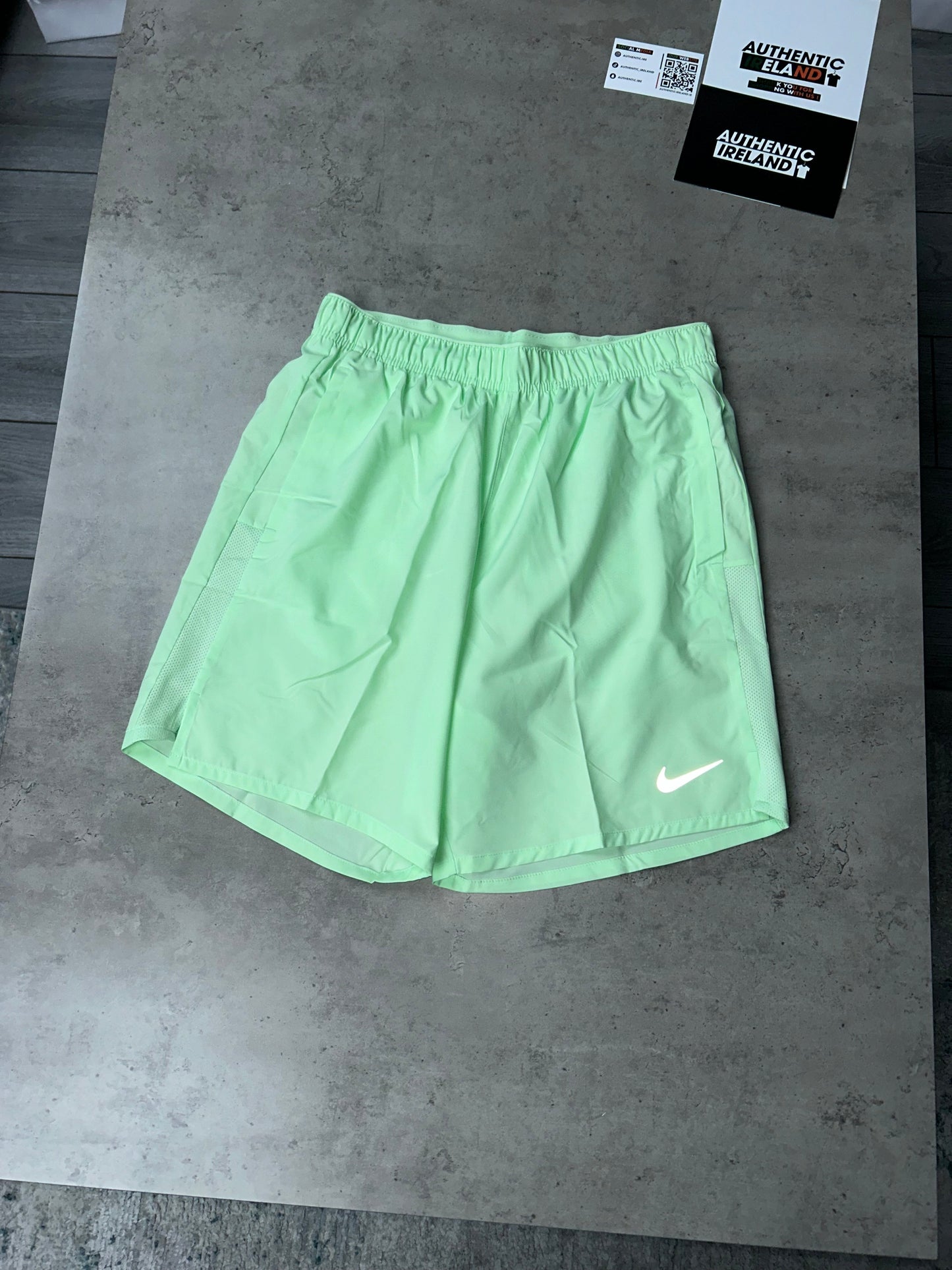 NIKE 3-PIECE WINDRUNNER SET - VAPOUR GREEN