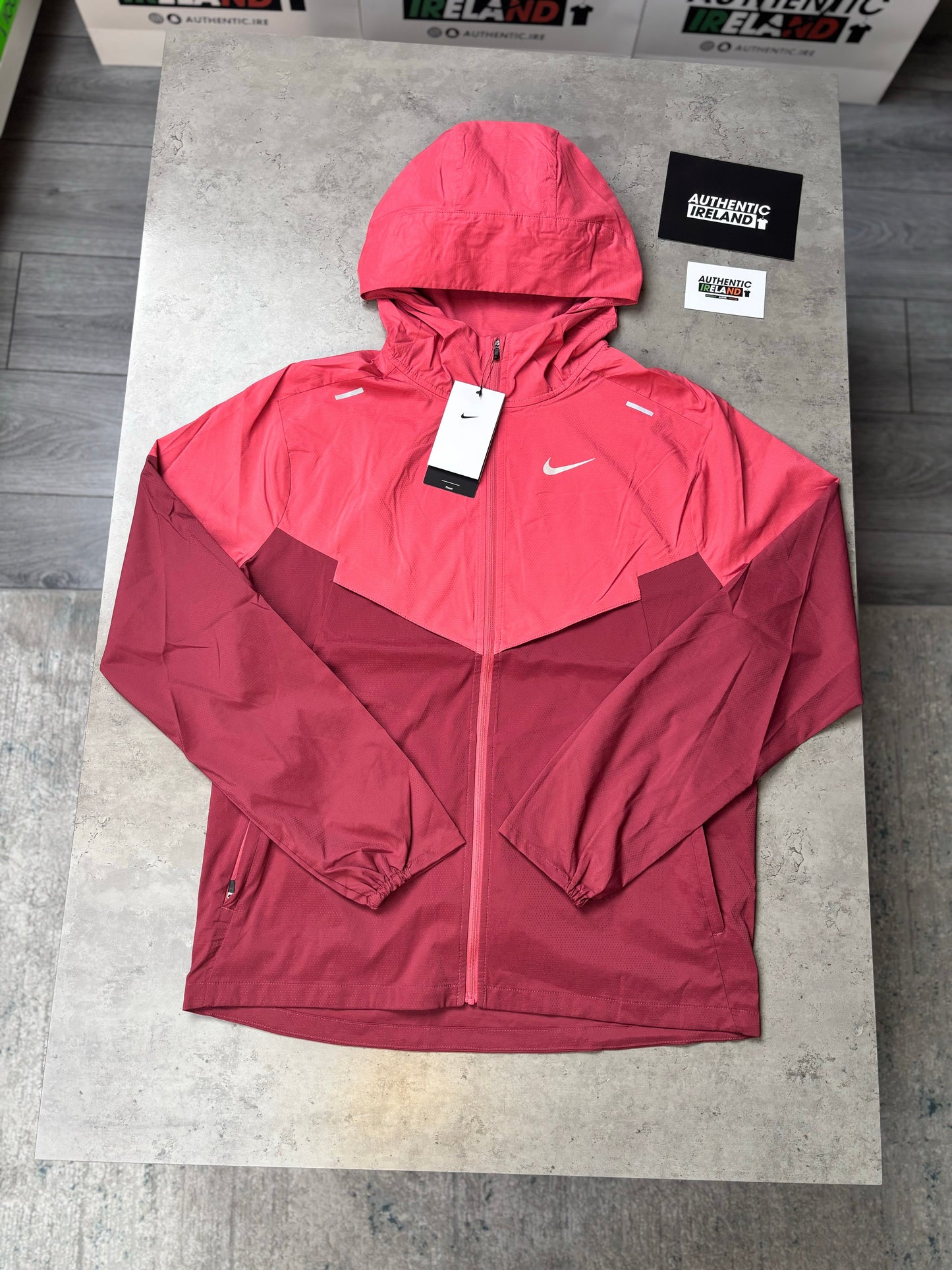 NIKE UV WINDRUNNER JACKET - ADOBE RED