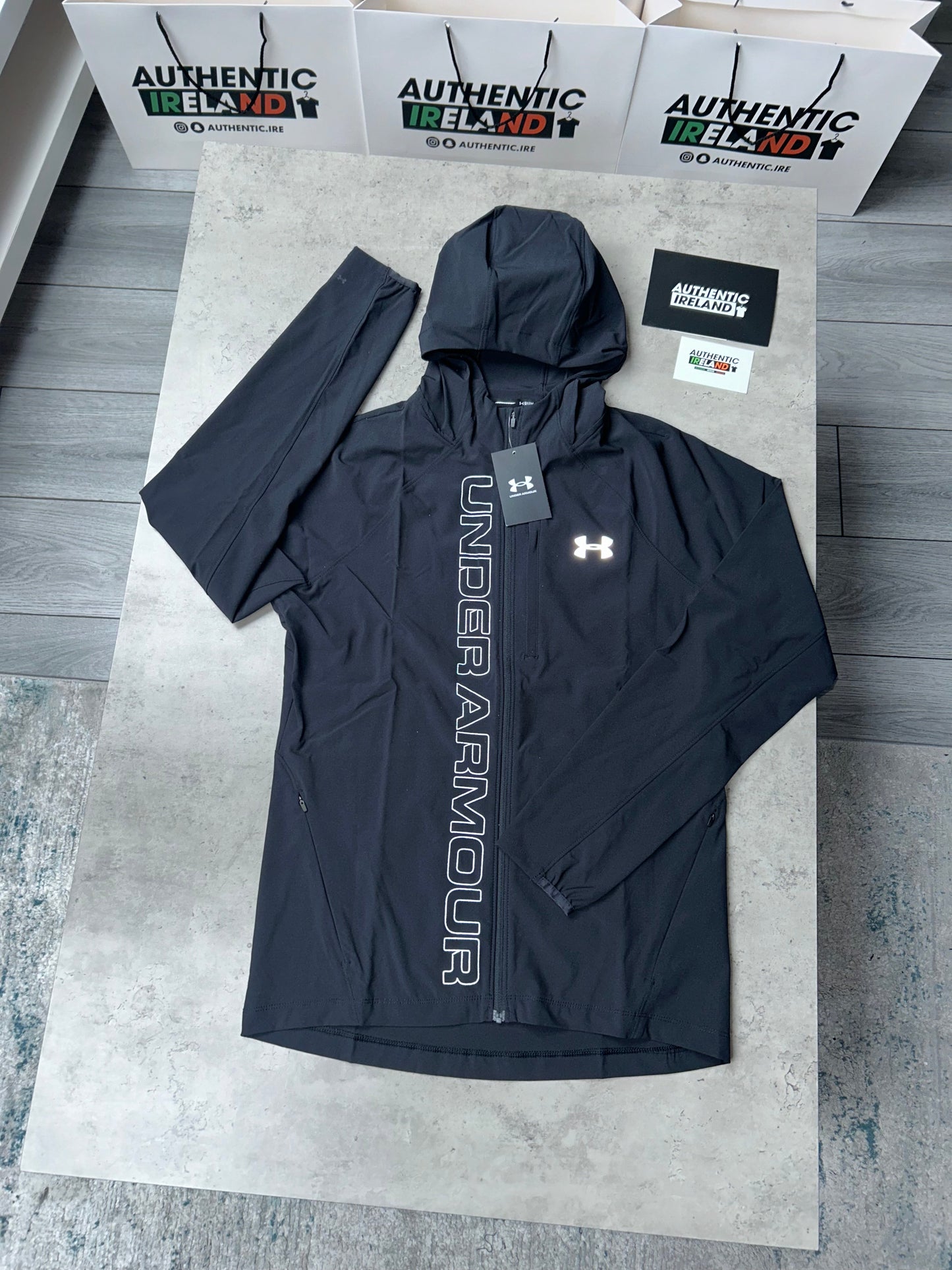 UNDER ARMOUR WINDRUNNER SET - BLACK