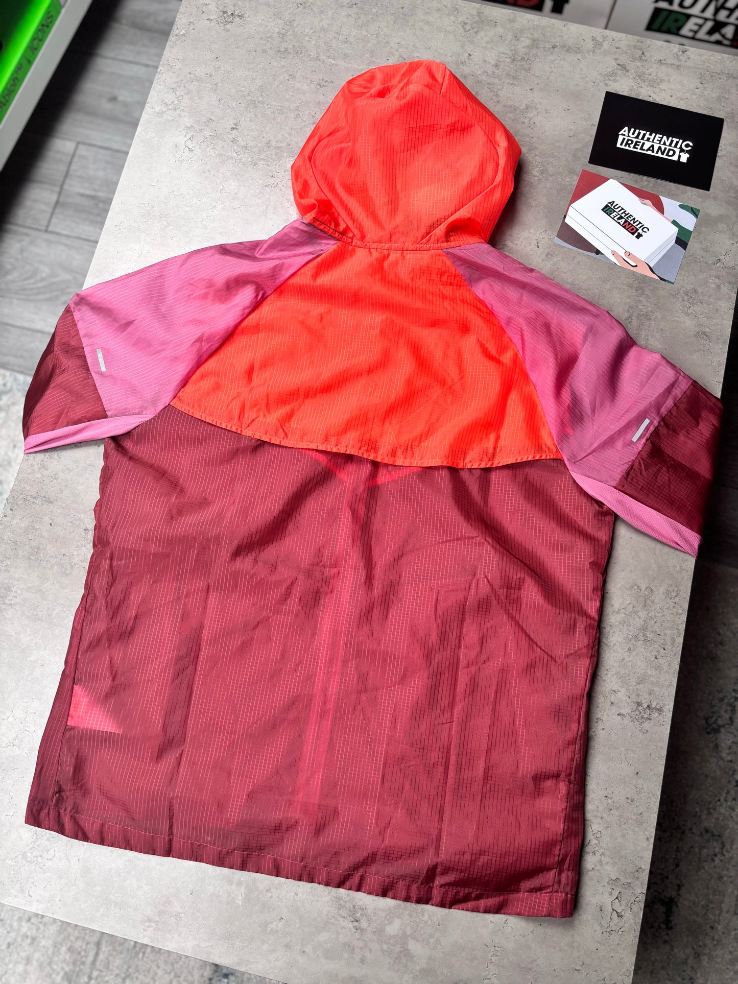 NIKE UV WINDRUNNER JACKET - ORANGE FIRE