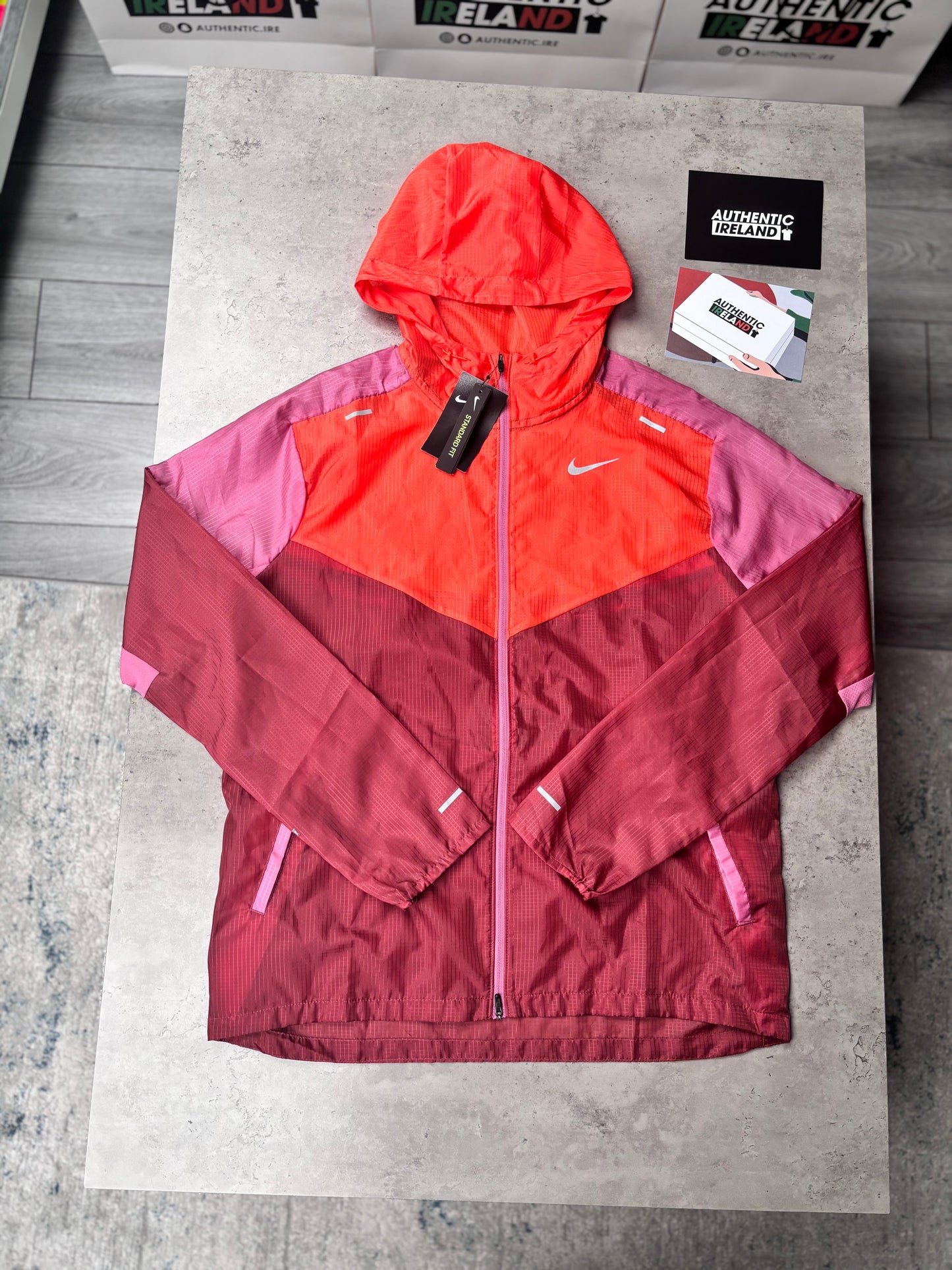 NIKE UV WINDRUNNER JACKET - ORANGE FIRE