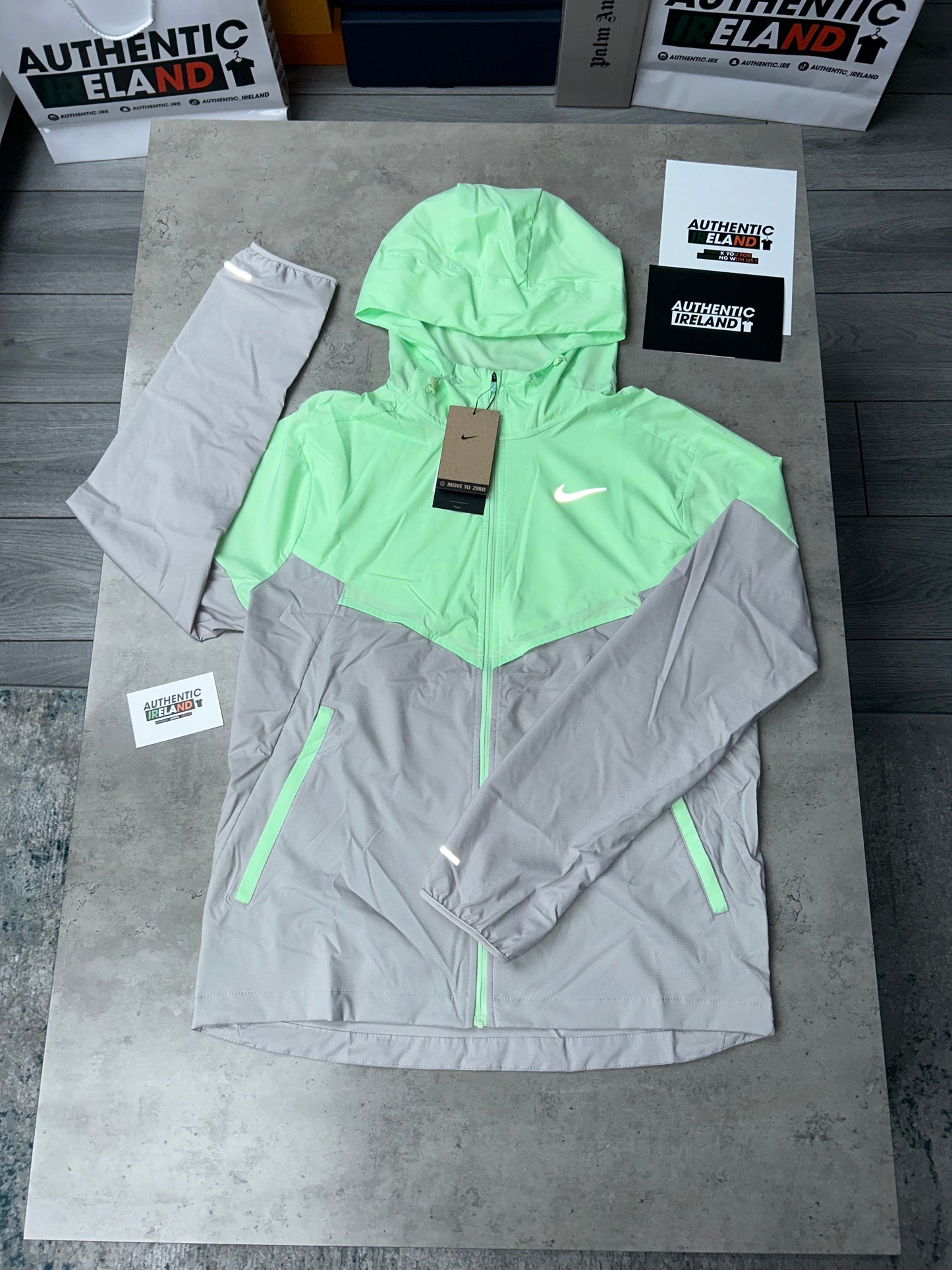 NIKE 3-PIECE WINDRUNNER SET - VAPOUR GREEN