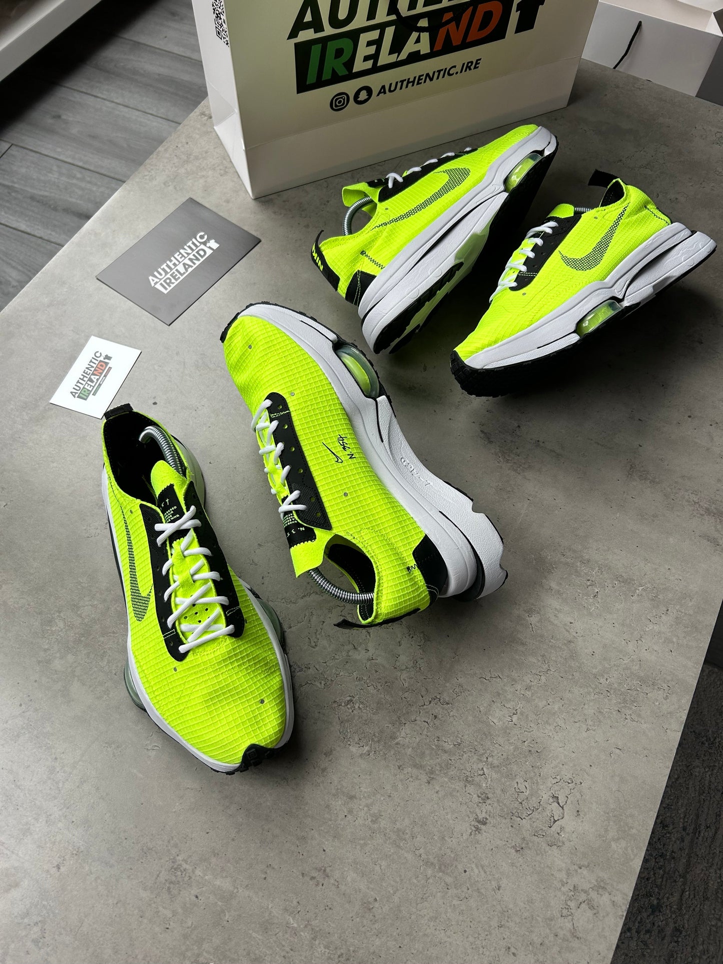 NIKE AIR ZOOM TYPE RUNNER - VOLT