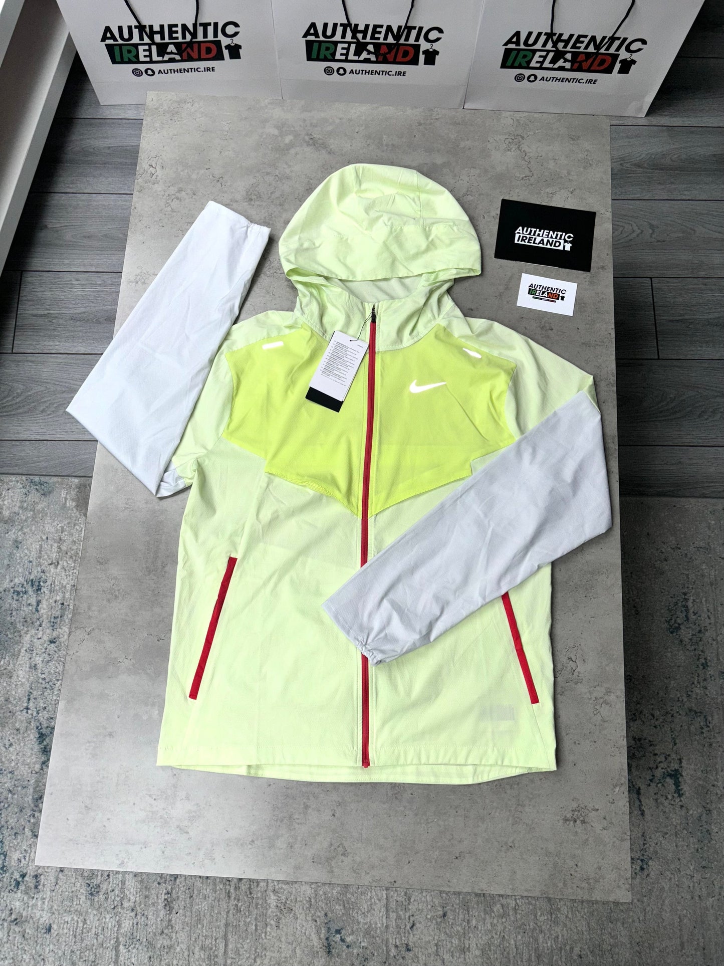 NIKE UV WINDRUNNER JACKET - LEMON TWIST