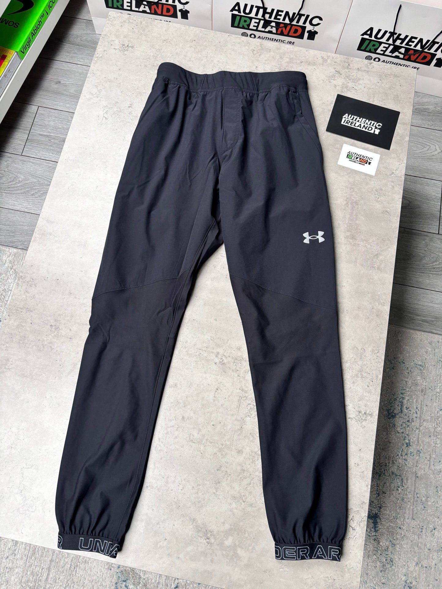 UNDER ARMOUR TWO-TONE TRACKSUIT - TRIPLE BLACK