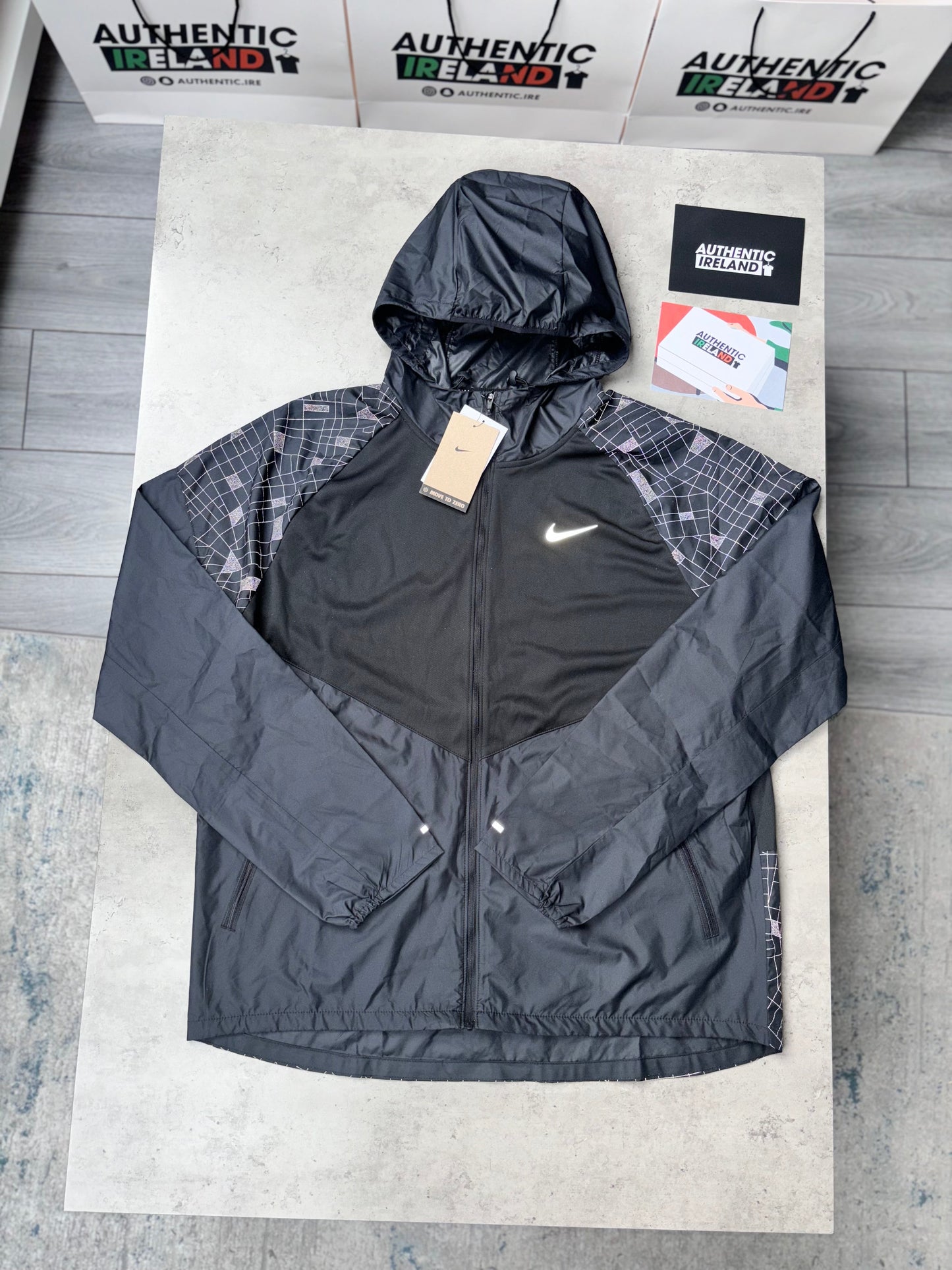 NIKE RUNNING DIVISION REFLECTIVE JACKET - BLACK