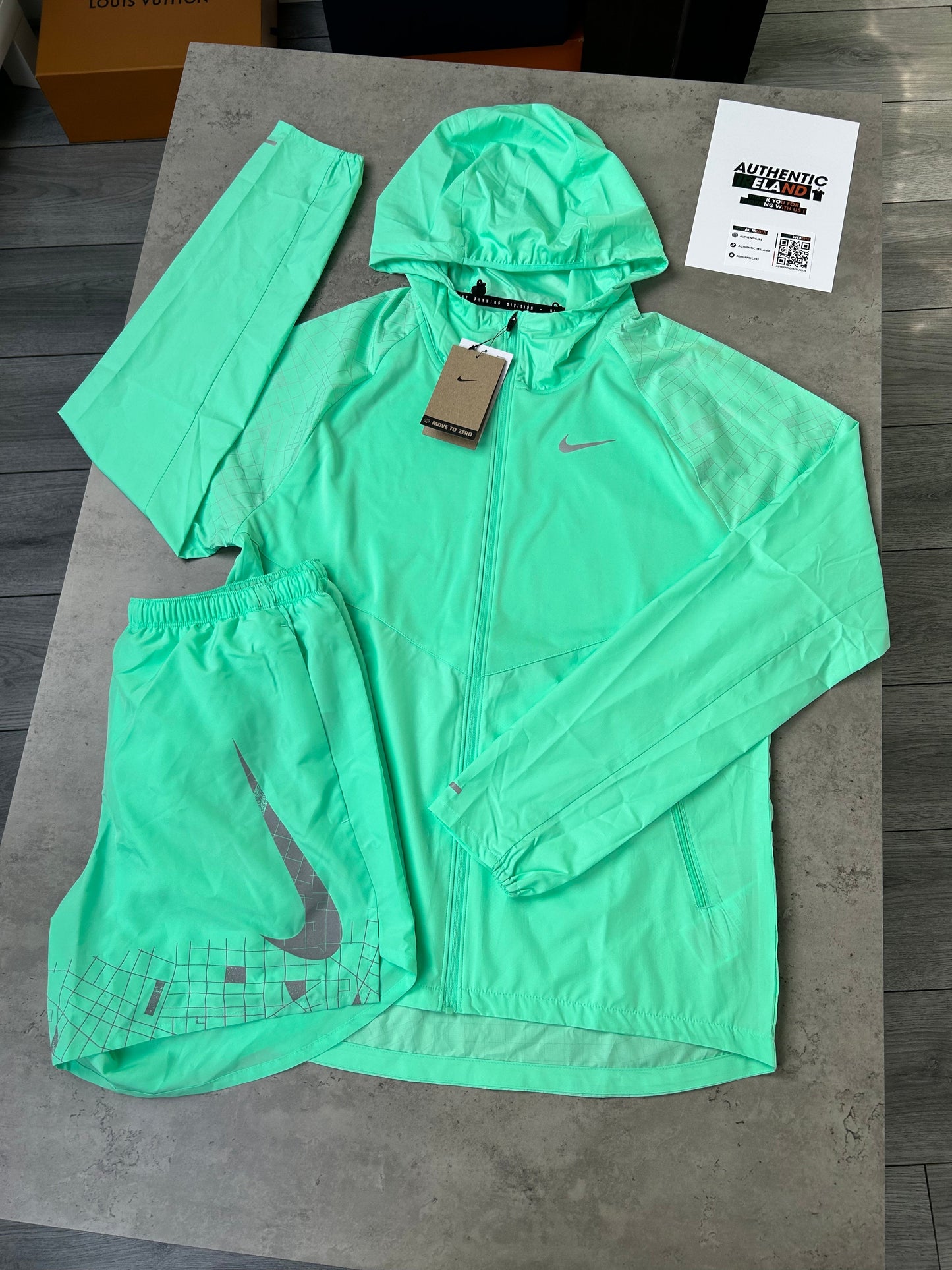 NIKE RUNNING DIVISION WINDRUNNER SET - MINT