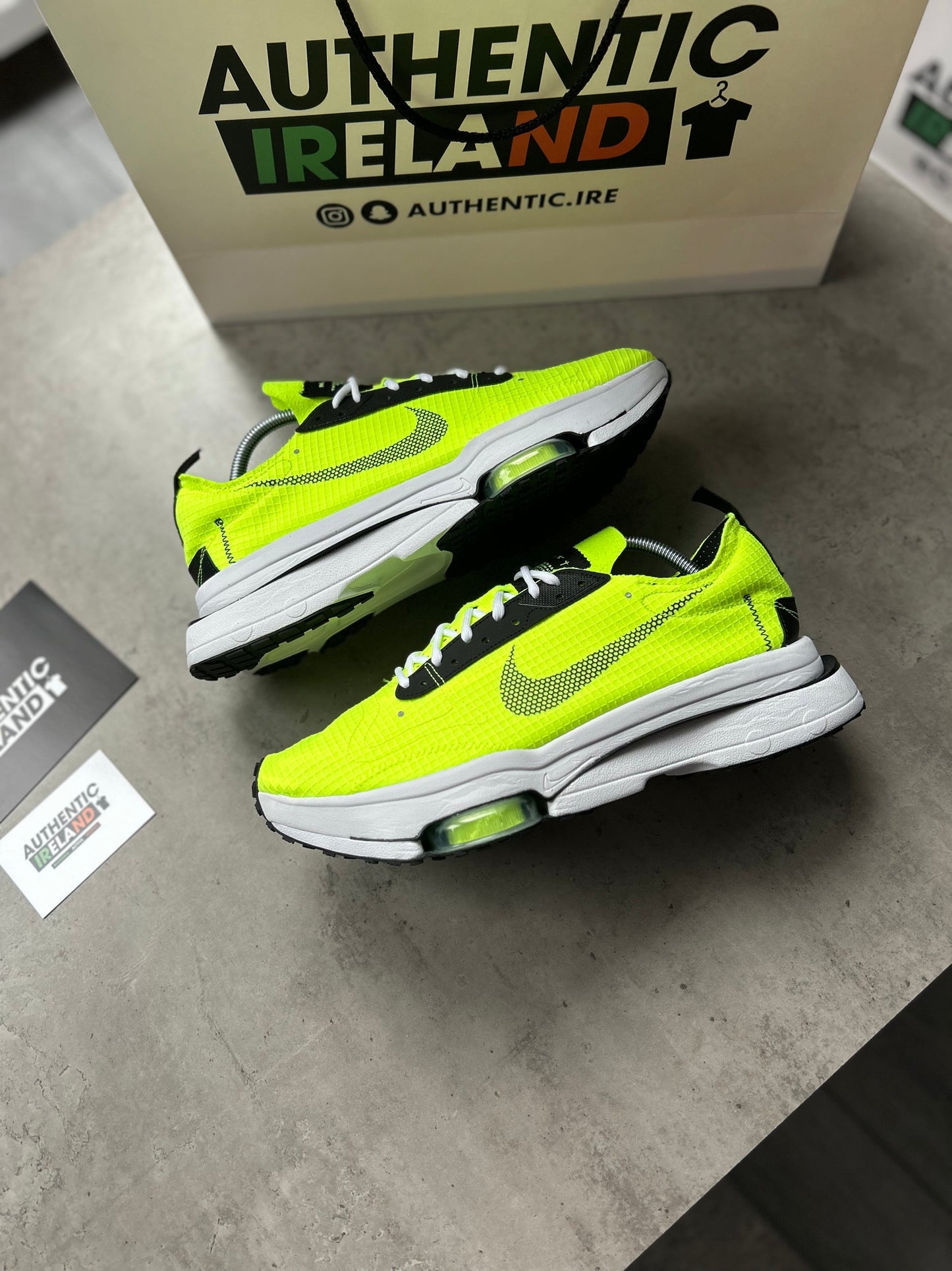 NIKE AIR ZOOM TYPE RUNNER - VOLT