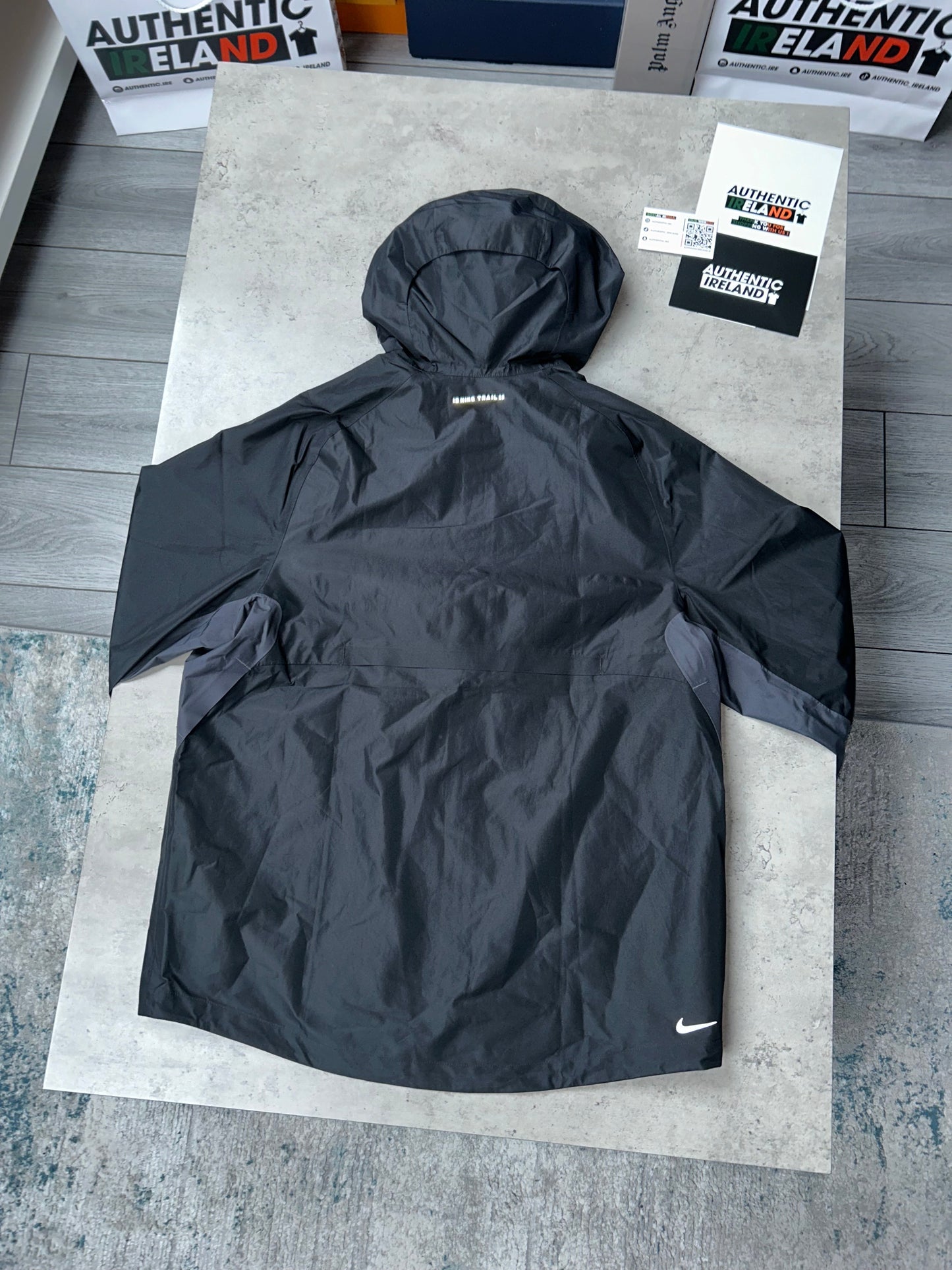 NIKE COSMIC PEAKS JACKET - BLACK