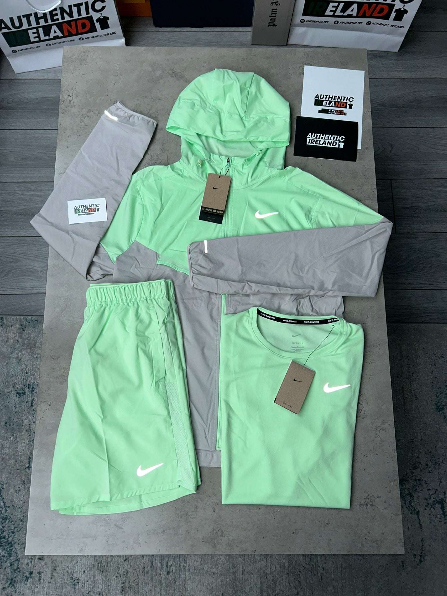 NIKE 3-PIECE WINDRUNNER SET - VAPOUR GREEN