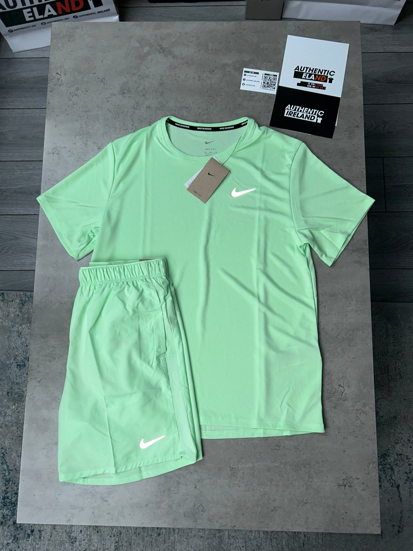 NIKE 3-PIECE WINDRUNNER SET - VAPOUR GREEN