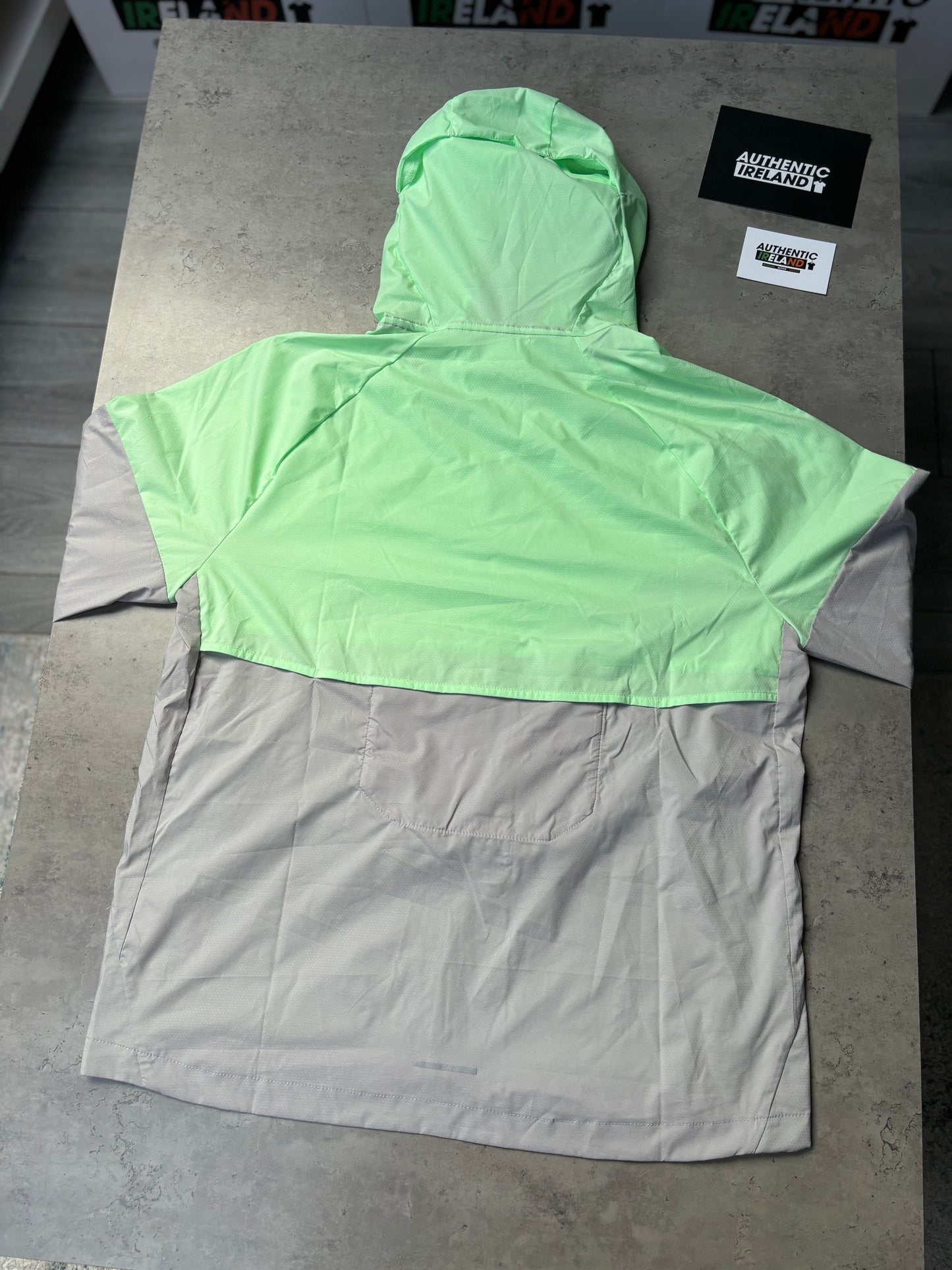 NIKE UV WINDRUNNER JACKET - VAPOUR GREEN