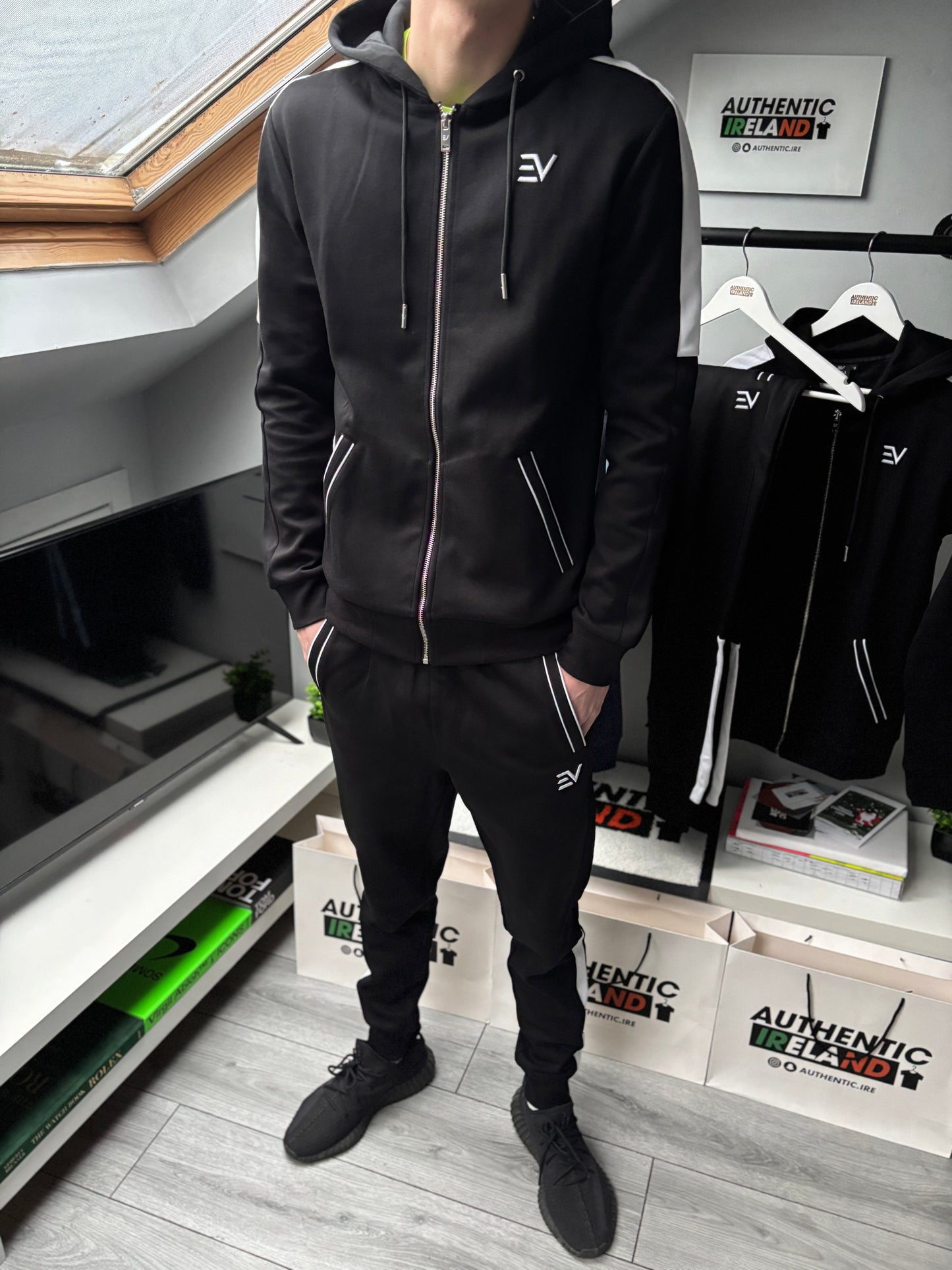 ENVI LUXE 2.0 TRACKSUIT - BLACK/WHITE