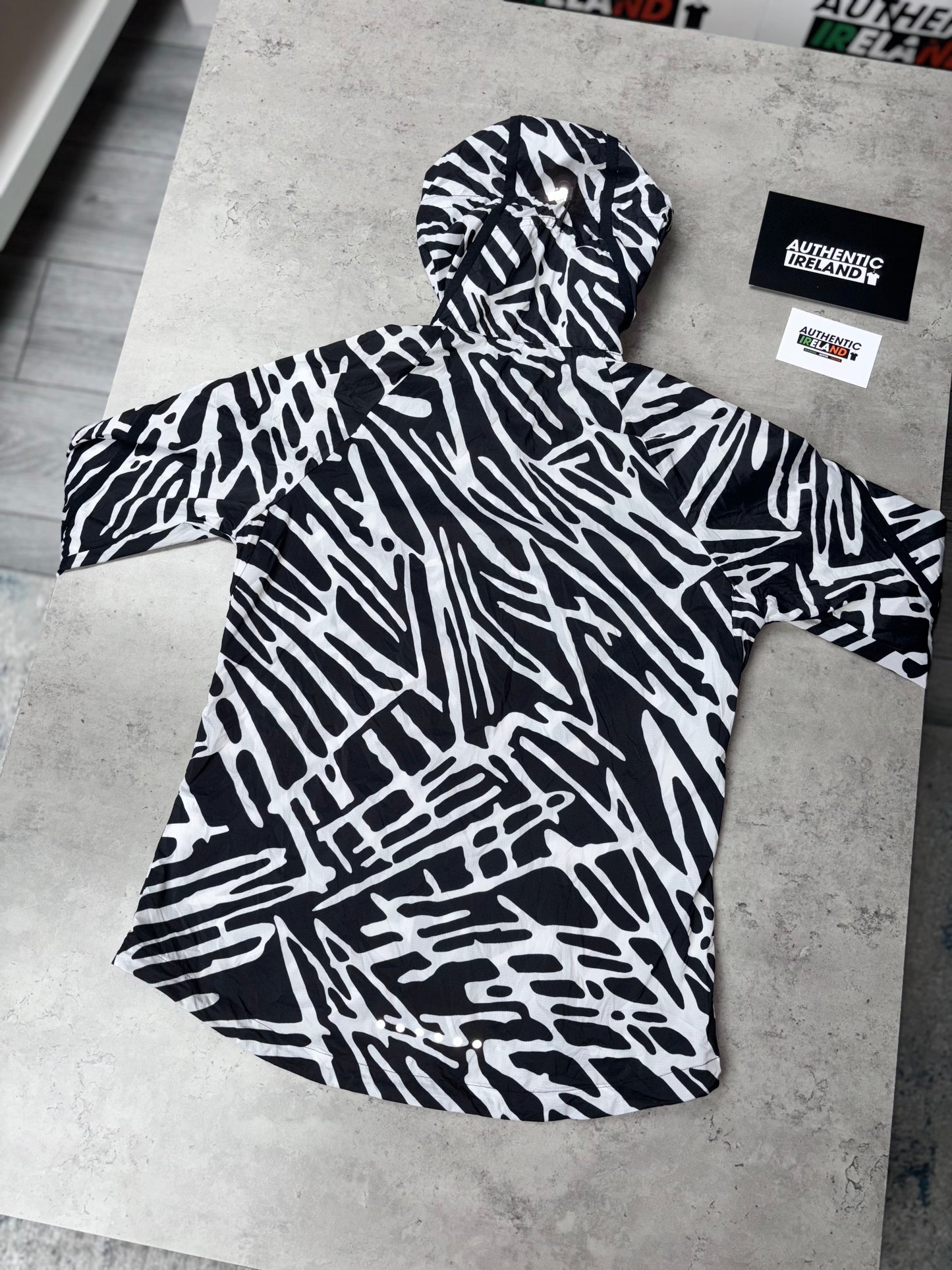 NIKE PALM WINDRUNNER SET - ZEBRA